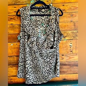 Anne Taylor Sleek Ruffle Shell (Sleeveless) in Modern Print